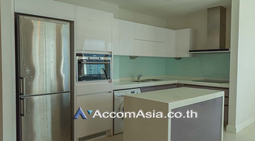 unit 2 Bedrooms  Condominium For Rent in Ploenchit, Bangkok  near BTS Chitlom (AA19308)