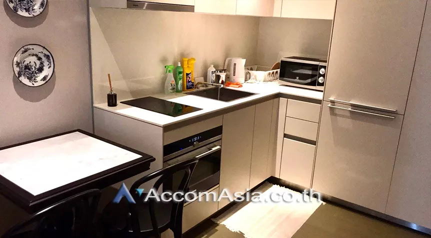 unit 1 Bedroom  Condominium For Rent in Ploenchit, Bangkok  near BTS Ratchadamri (AA19319)