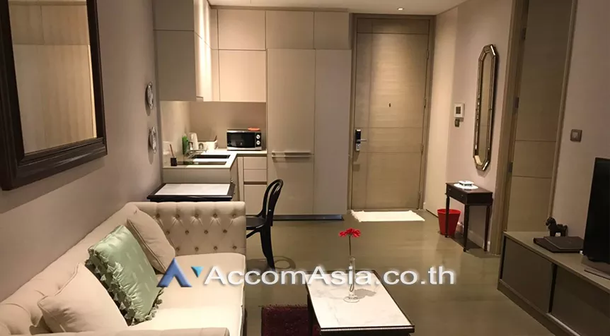 unit 1 Bedroom  Condominium For Rent in Ploenchit, Bangkok  near BTS Ratchadamri (AA19319)