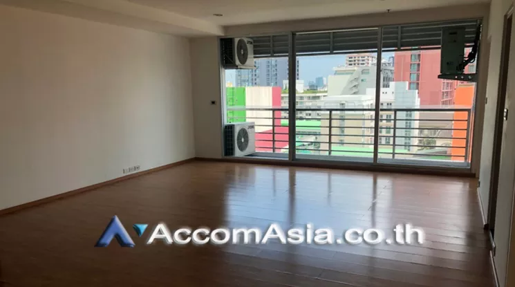 Noble Lite Condominium  2 Bedroom for Sale BTS Ari in Phaholyothin Bangkok