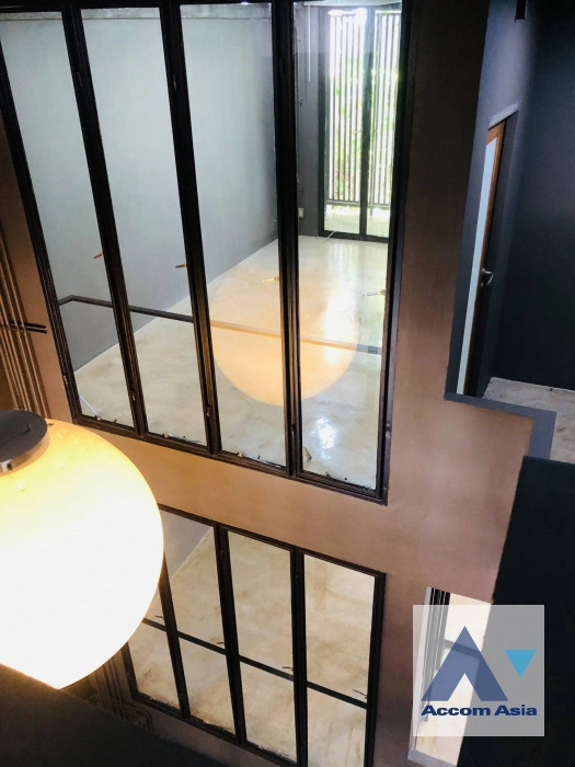 Home Office |  5 Bedrooms  Townhouse For Rent in Ratchadapisek, Bangkok  near MRT Rama 9 (AA19327)