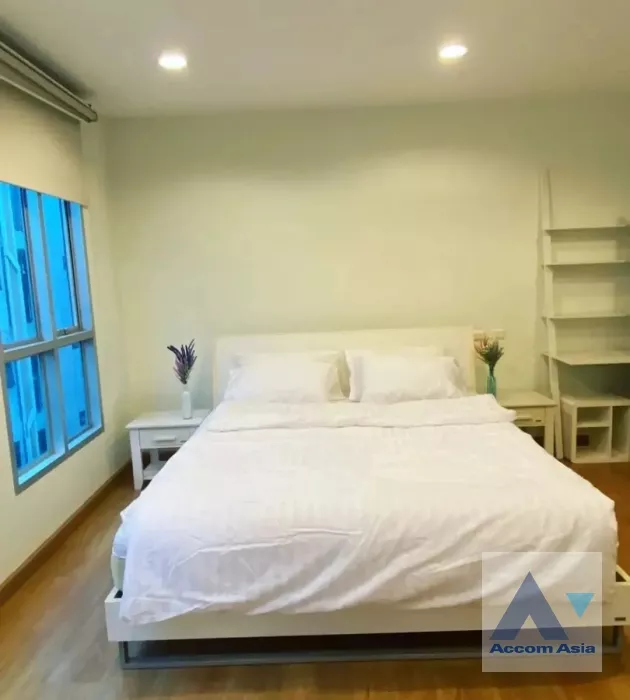 2 Bedrooms  Condominium For Rent in Sukhumvit, Bangkok  near BTS Ekkamai (AA19337)
