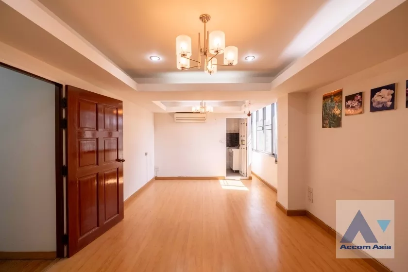 Home Office |  4 Bedrooms  Shophouse For Rent & Sale in Sukhumvit, Bangkok  near BTS On Nut (AA19346)