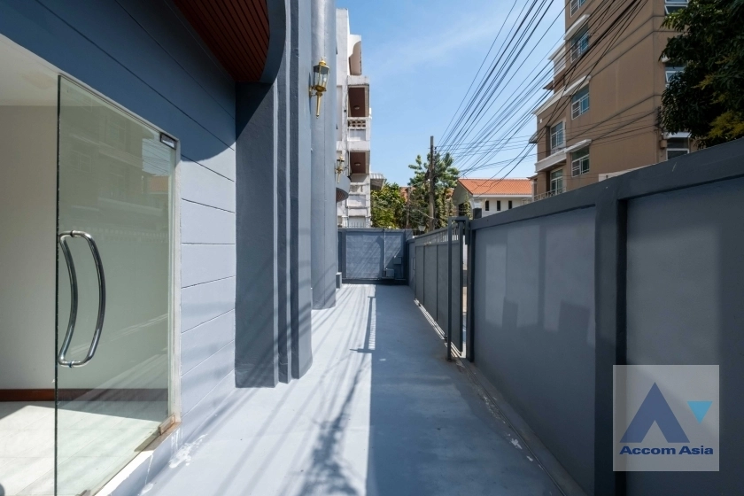 22  Building for rent and sale in Sukhumvit ,Bangkok BTS On Nut AA19346