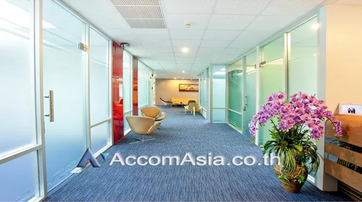  Service Office Space For Rent Office space  for Rent BTS Chitlom in Ploenchit Bangkok
