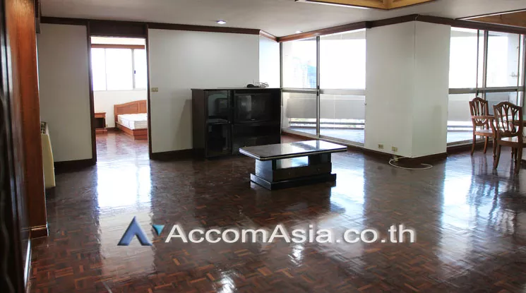 unit 4 Bedrooms  Condominium For Rent in Sukhumvit, Bangkok  near BTS Ekkamai (AA19373)