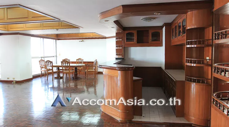 unit 4 Bedrooms  Condominium For Rent in Sukhumvit, Bangkok  near BTS Ekkamai (AA19373)