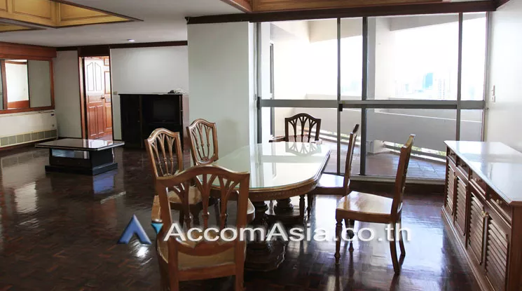 unit 4 Bedrooms  Condominium For Rent in Sukhumvit, Bangkok  near BTS Ekkamai (AA19373)