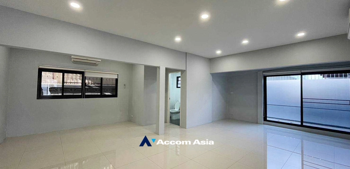  1  4 br House for rent and sale in Sathorn ,Bangkok BTS Chong Nonsi AA19397