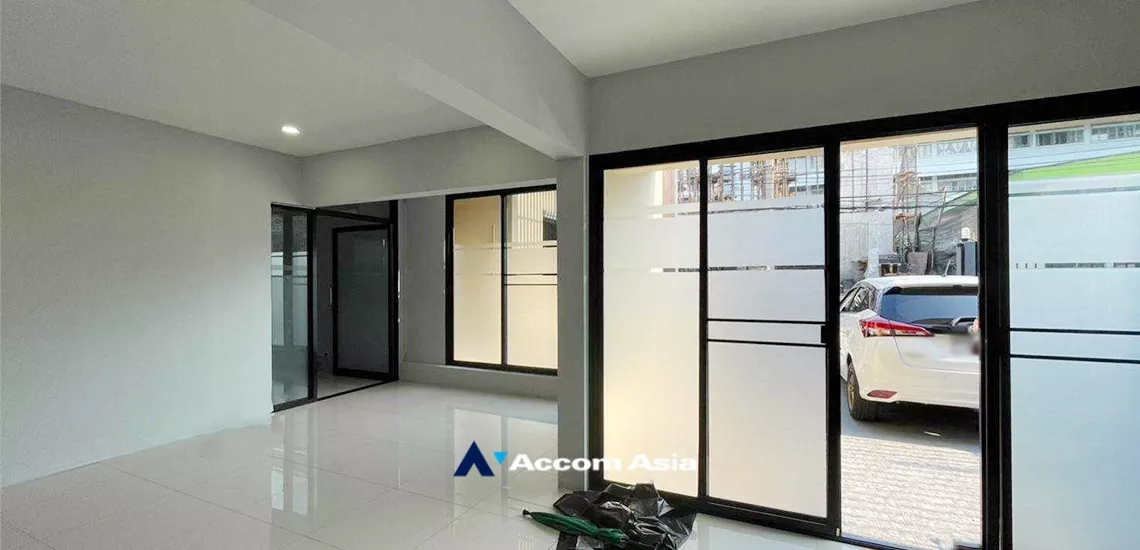Home Office |  4 Bedrooms  House For Rent in Sathorn, Bangkok  near BTS Chong Nonsi (AA19397)