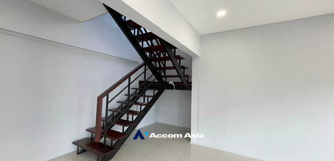 Home Office |  4 Bedrooms  House For Rent in Sathorn, Bangkok  near BTS Chong Nonsi (AA19397)