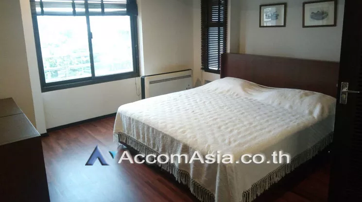  3 Bedrooms  Apartment For Rent in Phaholyothin, Bangkok  near BTS Ari (AA19409)