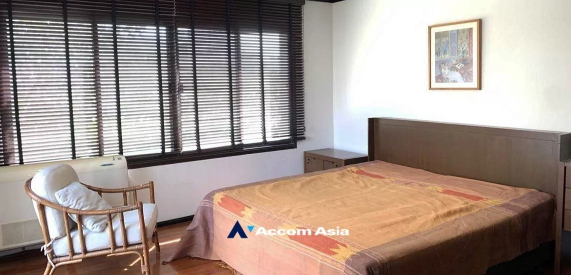  2 Bedrooms  Apartment For Rent in Phaholyothin, Bangkok  near BTS Ari (AA19410)