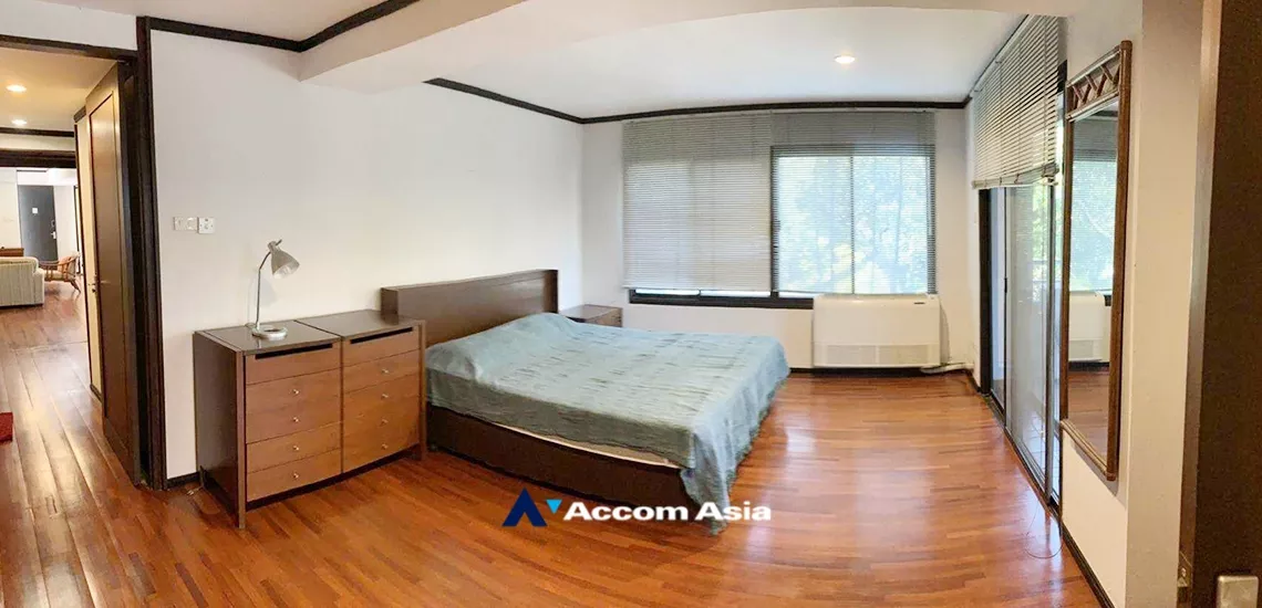  2 Bedrooms  Apartment For Rent in Phaholyothin, Bangkok  near BTS Ari (AA19411)