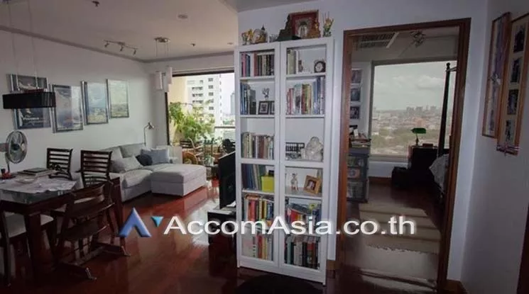  2 Bedrooms  Condominium For Sale in Charoennakorn, Bangkok  near BTS Krung Thon Buri (AA19418)