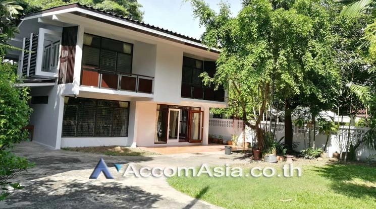 unit 2 Bedrooms  House For Rent & Sale in Phaholyothin, Bangkok  near BTS Ari (AA19426)
