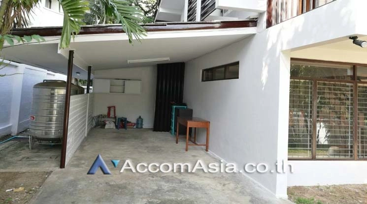 unit 2 Bedrooms  House For Rent & Sale in Phaholyothin, Bangkok  near BTS Ari (AA19426)
