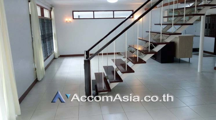 5  2 br House for rent and sale in Phaholyothin ,Bangkok BTS Ari AA19426
