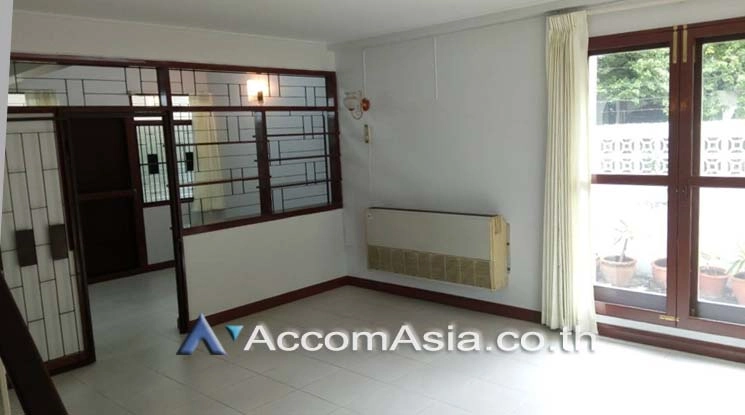 6  2 br House for rent and sale in Phaholyothin ,Bangkok BTS Ari AA19426