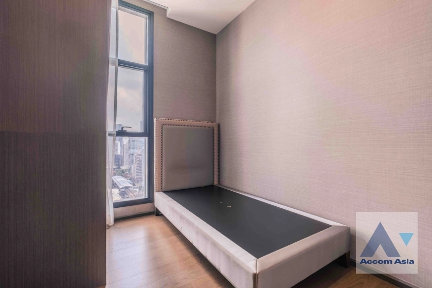 11  3 br Condominium For Sale in Silom ,Bangkok BTS Surasak at The Diplomat Sathorn AA19439