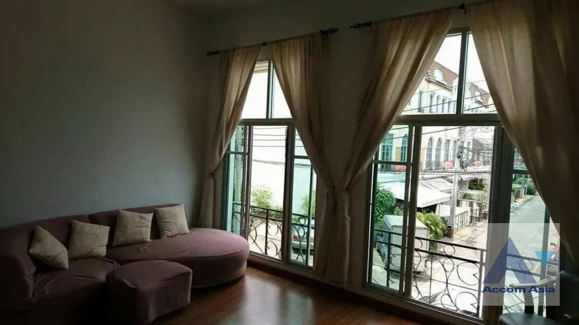 4  3 br Townhouse For Rent in Pattanakarn ,Bangkok BTS On Nut AA19508