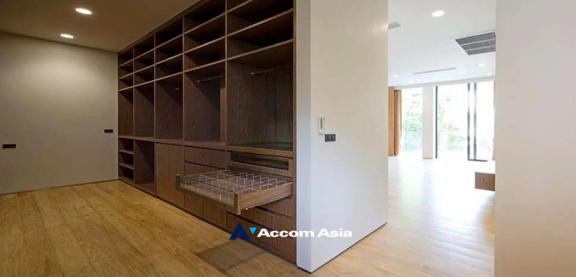 11  4 br House for rent and sale in Sukhumvit ,Bangkok BTS Ekkamai AA19536