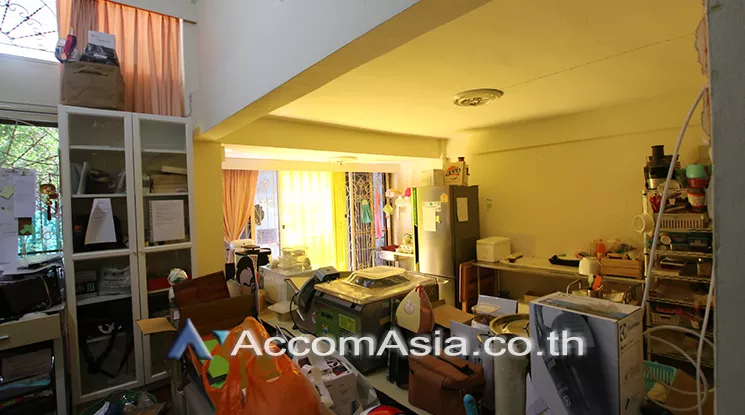  5 Bedrooms  House For Rent & Sale in Sukhumvit, Bangkok  near BTS Ekkamai (AA19558)