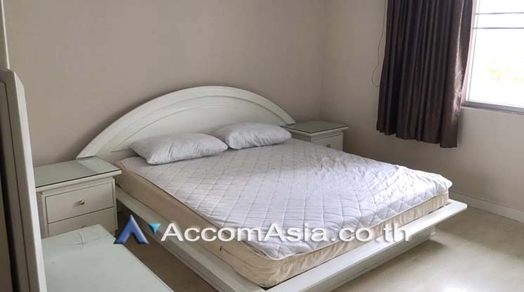 unit 3 Bedrooms  Condominium For Rent in Sukhumvit, Bangkok  near BTS Phrom Phong (AA19576)
