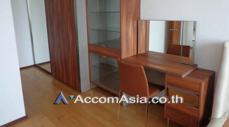 unit 1 Bedroom  Condominium For Rent in Charoen Nakhon, Bangkok  near BTS Krung Thon Buri (AA19602)