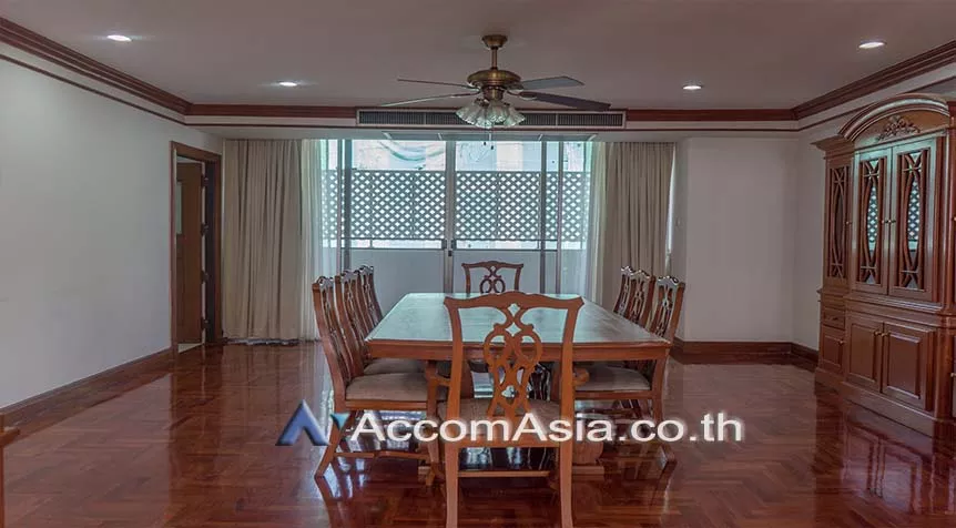 unit 4 Bedrooms  Apartment For Rent in Sukhumvit, Bangkok  near BTS Asok - MRT Sukhumvit (AA19603)