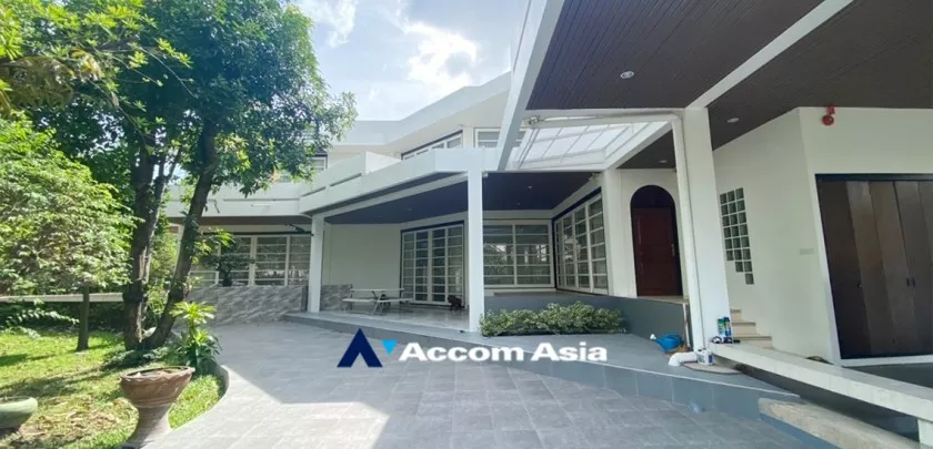 Home Office, Garden, Huge Terrace |  4 Bedrooms  House For Rent in Sukhumvit, Bangkok  near BTS Phra khanong (AA19628)