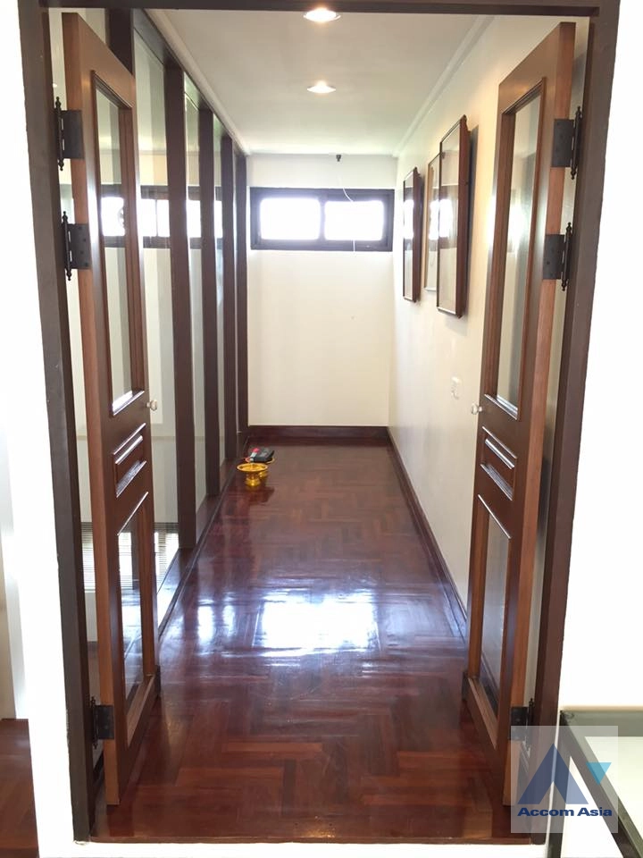 6  4 br House for rent and sale in Sukhumvit ,Bangkok BTS Phra khanong AA19628