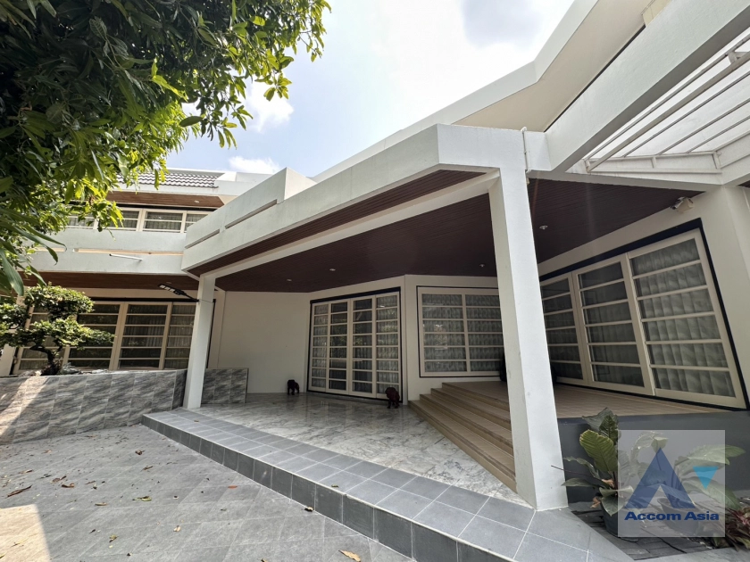  1  4 br House for rent and sale in Sukhumvit ,Bangkok BTS Phra khanong AA19628