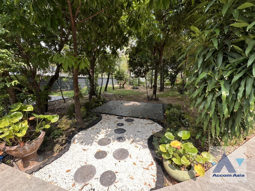 18  4 br House for rent and sale in Sukhumvit ,Bangkok BTS Phra khanong AA19628