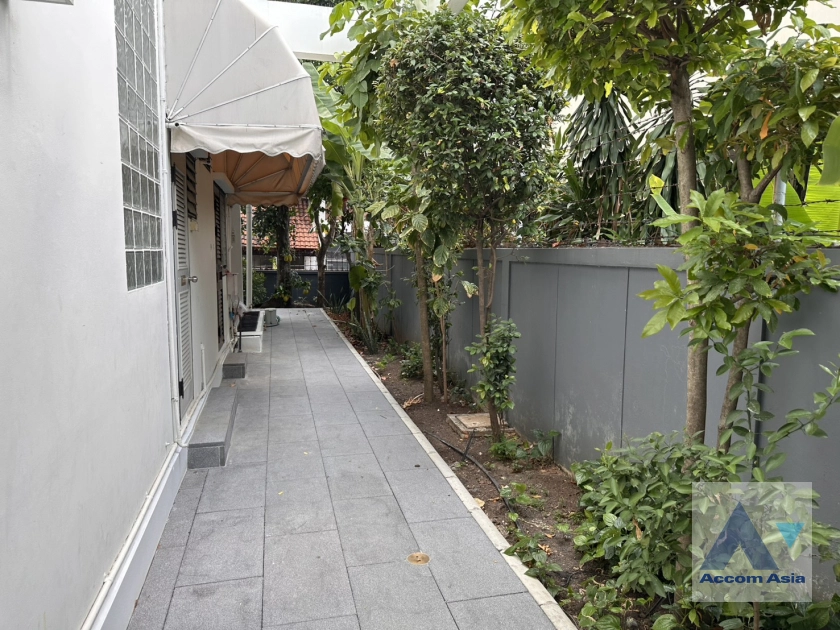 19  4 br House for rent and sale in Sukhumvit ,Bangkok BTS Phra khanong AA19628
