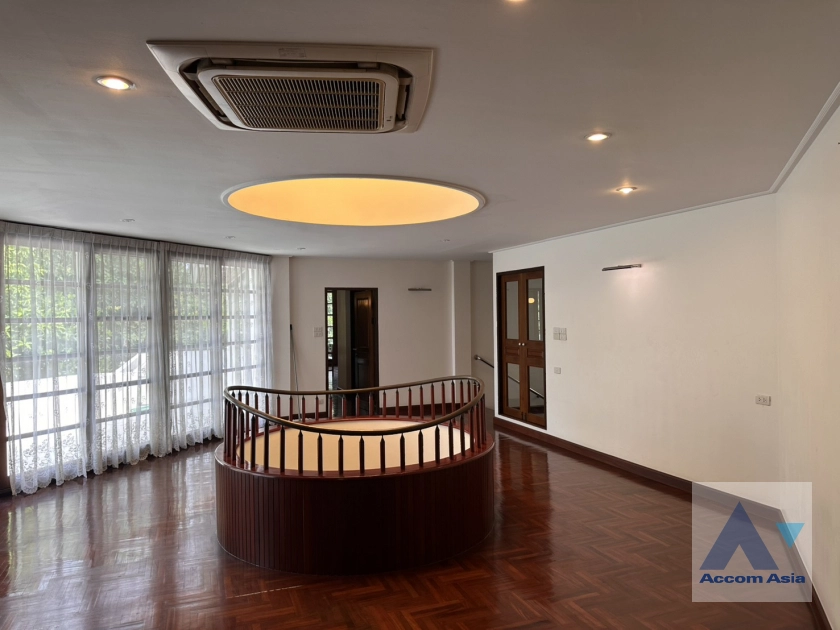 13  4 br House for rent and sale in Sukhumvit ,Bangkok BTS Phra khanong AA19628