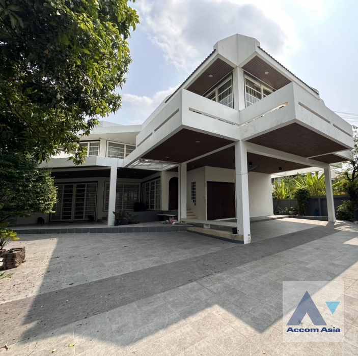 21  4 br House for rent and sale in Sukhumvit ,Bangkok BTS Phra khanong AA19628