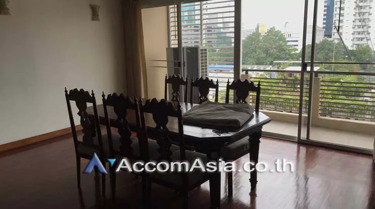  3 Bedrooms  Apartment For Rent in Ploenchit, Bangkok  near BTS Ploenchit (AA19647)