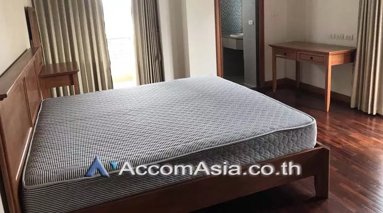 unit 3 Bedrooms  Apartment For Rent in Ploenchit, Bangkok  near BTS Ploenchit (AA19647)