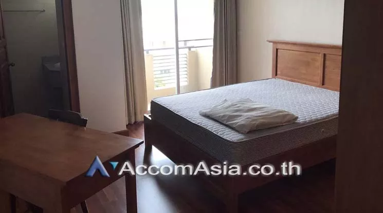  3 Bedrooms  Apartment For Rent in Ploenchit, Bangkok  near BTS Ploenchit (AA19647)