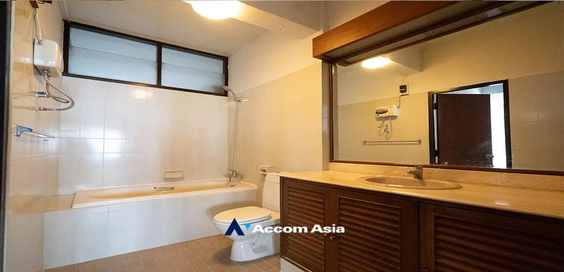8  2 br Apartment For Rent in Sukhumvit ,Bangkok BTS Nana - MRT Sukhumvit at The classic traditional AA19649