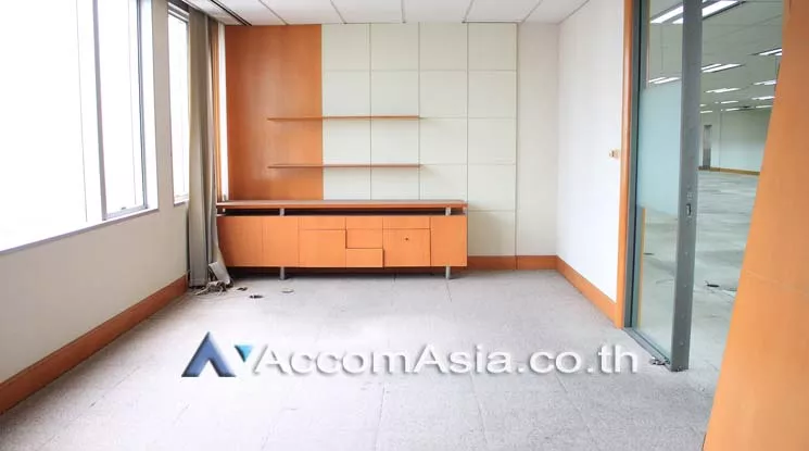 4  Office Space For Rent in Silom ,Bangkok MRT Lumphini at Smooth Life Tower AA19664