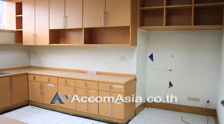 5  Office Space For Rent in Silom ,Bangkok MRT Lumphini at Smooth Life Tower AA19664