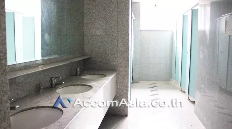 6  Office Space For Rent in Silom ,Bangkok MRT Lumphini at Smooth Life Tower AA19664
