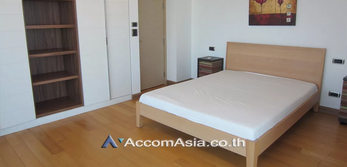 unit 2 Bedrooms  Condominium For Rent in Phaholyothin, Bangkok  near BTS Ari (AA19696)