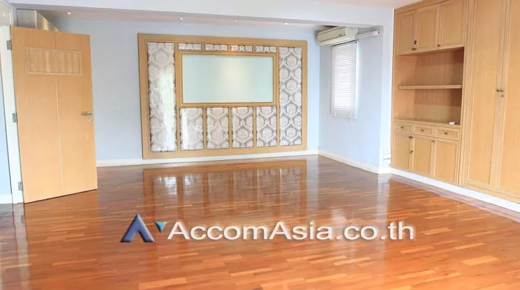 11  8 br Townhouse For Rent in Ratchadaphisek ,Bangkok  AA19708