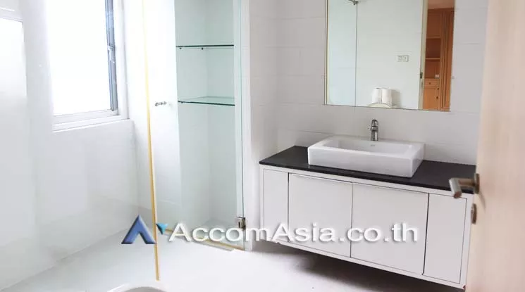 13  8 br Townhouse For Rent in Ratchadaphisek ,Bangkok  AA19708
