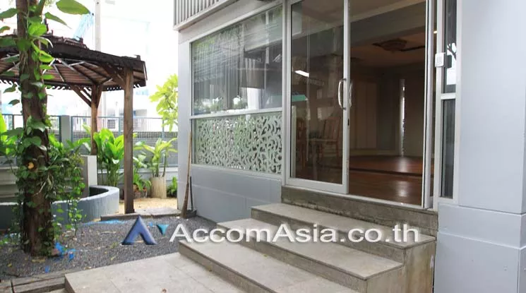 16  8 br Townhouse For Rent in Ratchadaphisek ,Bangkok  AA19708