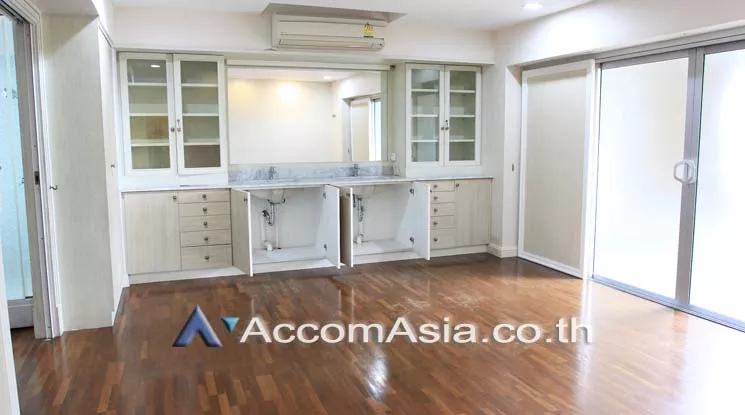 7  8 br Townhouse For Rent in Ratchadaphisek ,Bangkok  AA19708