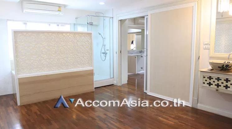 8  8 br Townhouse For Rent in Ratchadaphisek ,Bangkok  AA19708